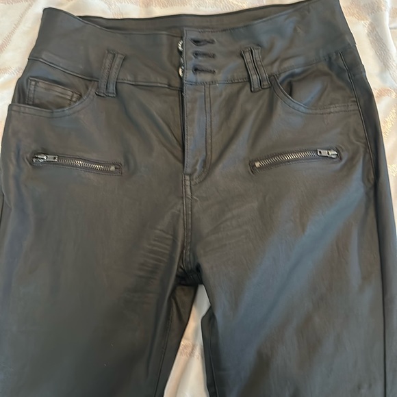 Faux leather stretch pants size 8 - Picture 1 of 4